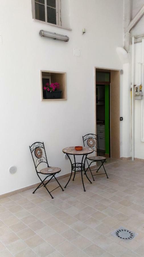 Alla Corte Della Suocera Bari Bagian luar foto
