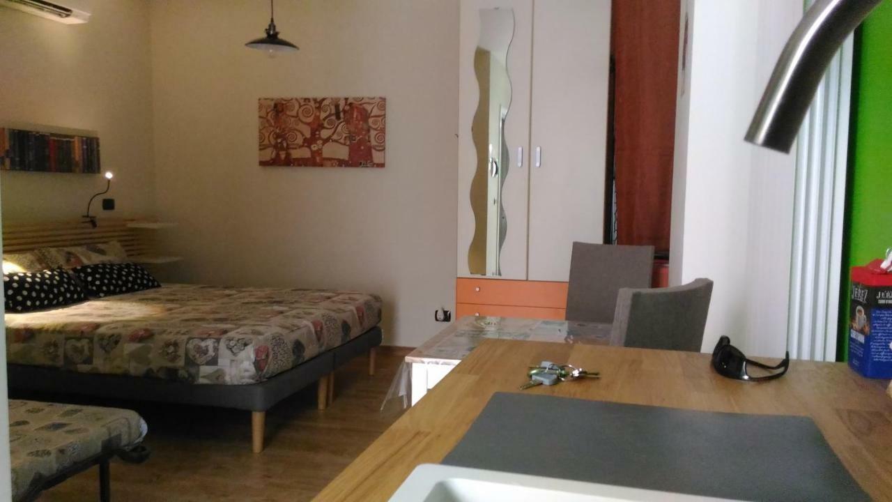 Alla Corte Della Suocera Bari Bagian luar foto
